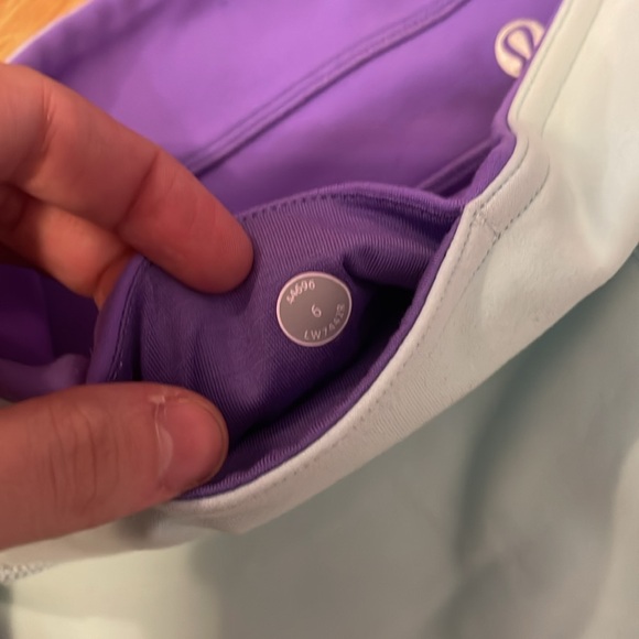 Lululemon short biker shorts - reversible - Picture 5 of 5